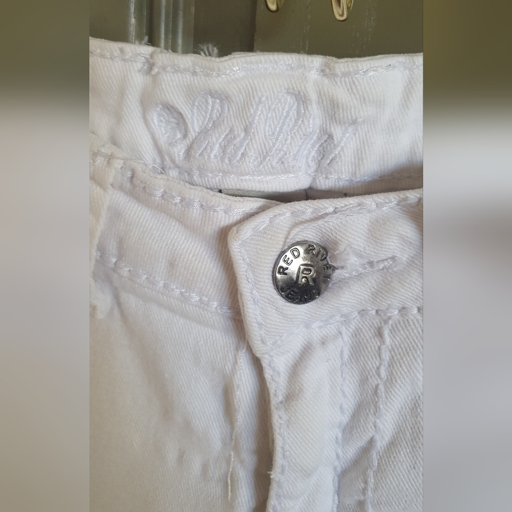 Red Rivet White Jean Shorts - Picture 3 of 6